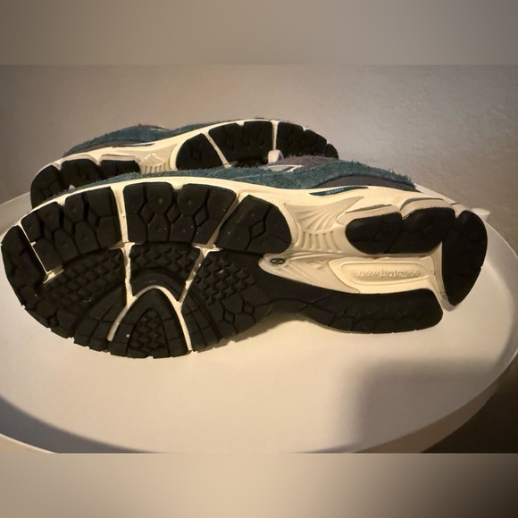 New Balance 2002R - Picture 4 of 5